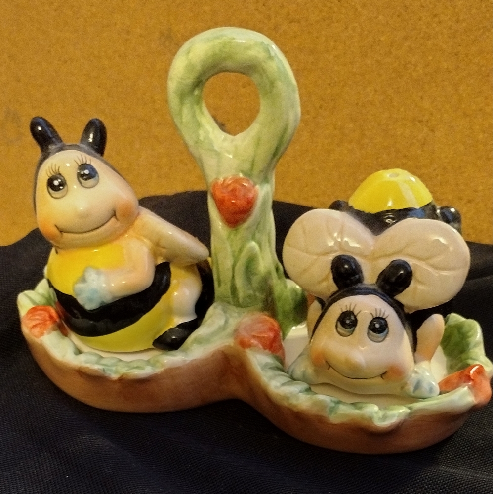 Ceramic Bumblebee Salt & Pepper Shaker Set
